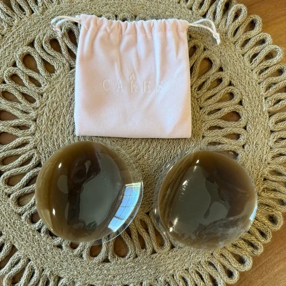 Cakes Silicone Nipple Covers with Pouch - Picture 2 of 3